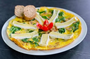 Keď sú doma vajíčka: Sedliacka, aj z rúry. 9 receptov, ako chutne pripraviť omeletu na raňajky aj na večeru 
