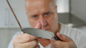 Vyvarujte sa ich: 6 zlozvykov, kvôli ktorým sú vaše nože stále tupé