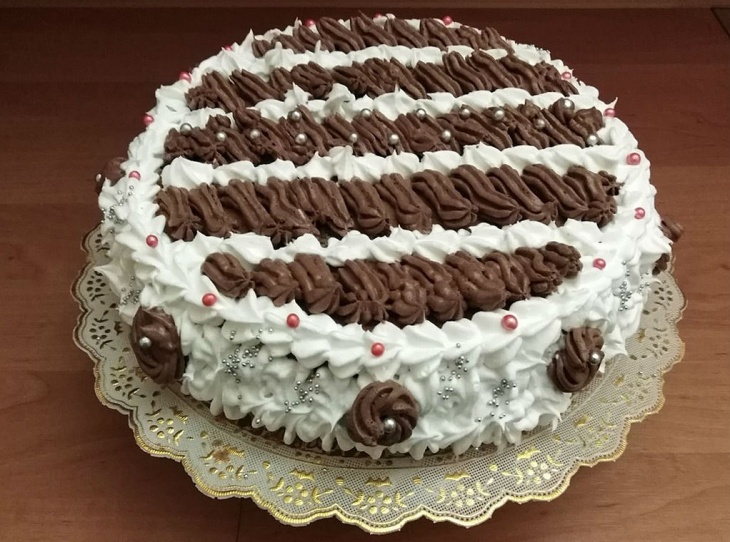 Torta s čokoládovou plnkou k narodeninám (fotorecept)