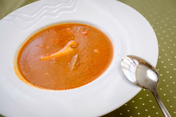 Pikantná polievka z kapra (fotorecept)