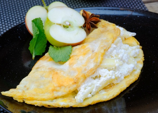 Sladká omeleta s jablkovo-tvarohovou plnkou
