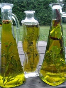 Pripravte si vlastný bylinkový olej!Blahodárne esenciálne oleje spojené zo silou prírody - obrázok 3