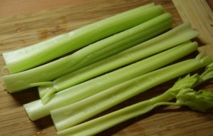 Zemiakový šalát so stonkovým zelerom a avokádom (fotorecept) - obrázok 2