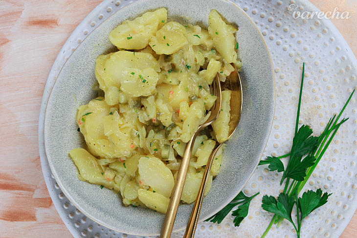 Jednoduchý zemiakový šalát bez majonézy