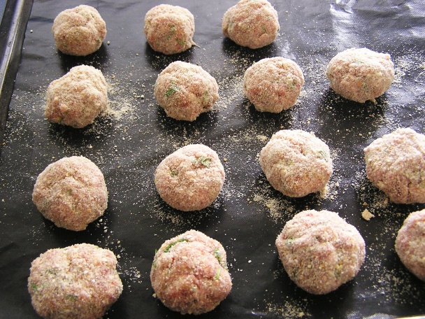 Špagety s mäsovými guľkami v rajčinovej omáčke (fotorecept) - obrázok 2