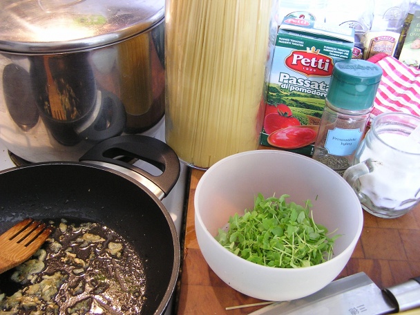 Špagety s mäsovými guľkami v rajčinovej omáčke (fotorecept) - obrázok 3