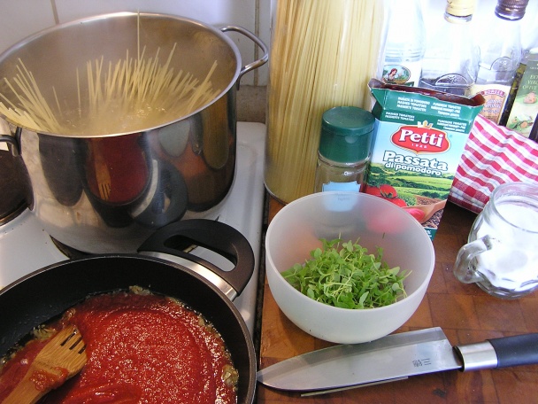 Špagety s mäsovými guľkami v rajčinovej omáčke (fotorecept) - obrázok 4
