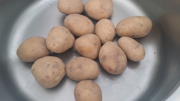 Kurča pečené na kile soli so zemiakmi (fotorecept) - obrázok 2