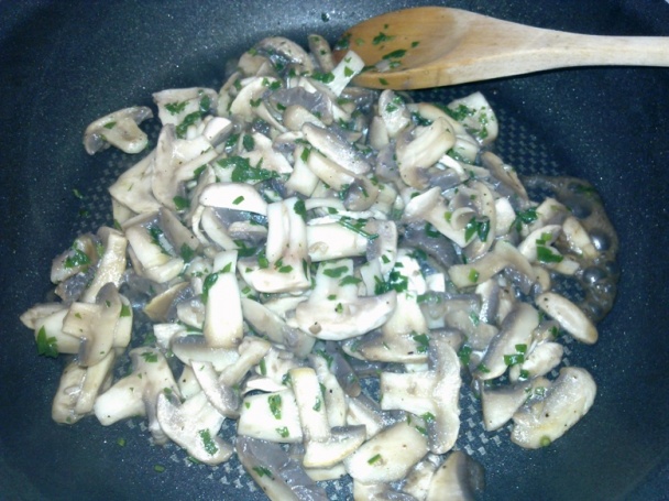 Kuracie terinky Champignons so sedliackymi zemiakmi (fotorecept) - obrázok 3