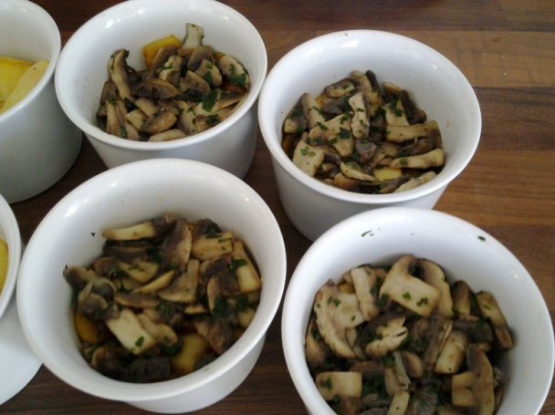 Kuracie terinky Champignons so sedliackymi zemiakmi (fotorecept) - obrázok 10