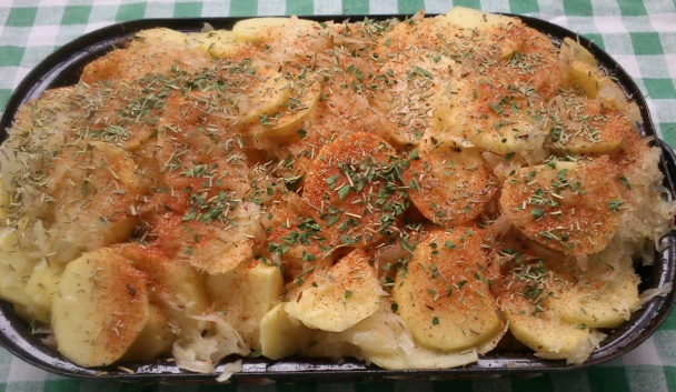 Krkovička pečená v čiernom pive, prekladaná kyslou kapustou a zemiakmi (fotorecept) - obrázok 3