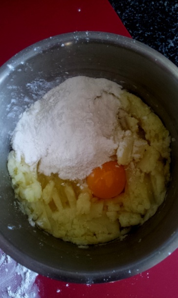 Gnocchi s duseným ružičkovým kelom v paradajkovej omáčke (fotorecept) - obrázok 1