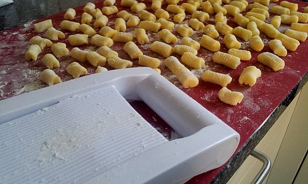 Gnocchi s duseným ružičkovým kelom v paradajkovej omáčke (fotorecept) - obrázok 5