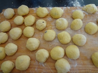 Bábovka so škoricovým sirupom - Monkey bread (fotorecept) - obrázok 5
