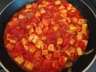 Opečené halloumi s paradajkami a cestovinou (fotorecept) - obrázok 8