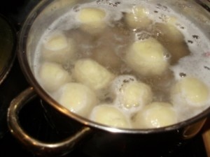 Zemiakové gule s údeným  mäsom (fotorecept) - obrázok 7
