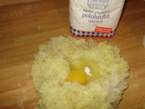Zemiakové gule s údeným  mäsom (fotorecept) - obrázok 4