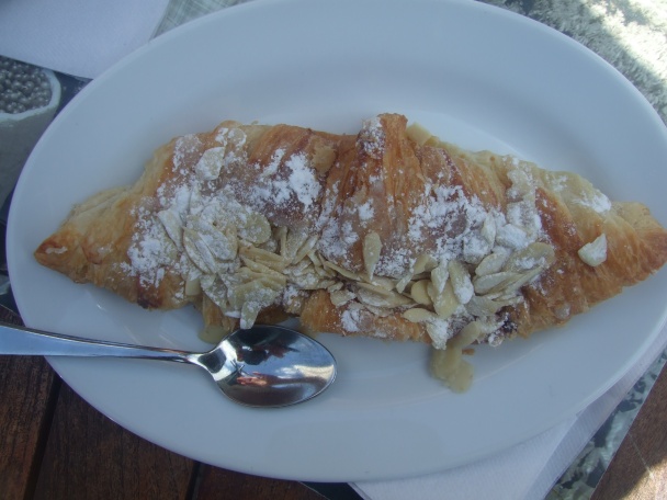Čerešňovo-mandľový croissant (Cherry almond croissant)(fotorecept) - obrázok 8