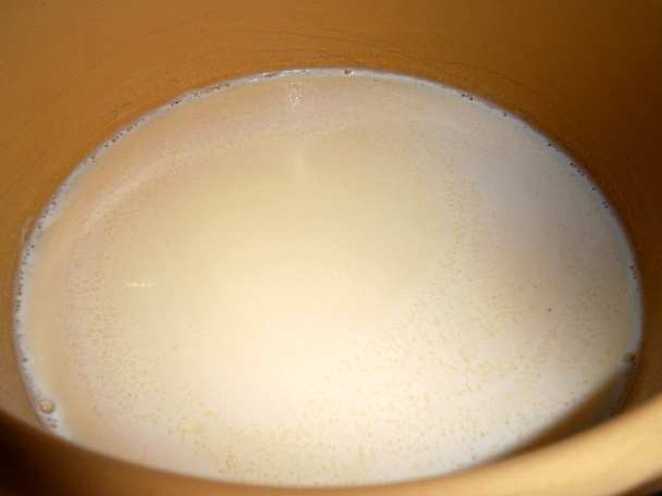 Osie hniezda plnené vanilkovým pudingom, horkou čokoládou a posypané orechami (fotorecept) - obrázok 2