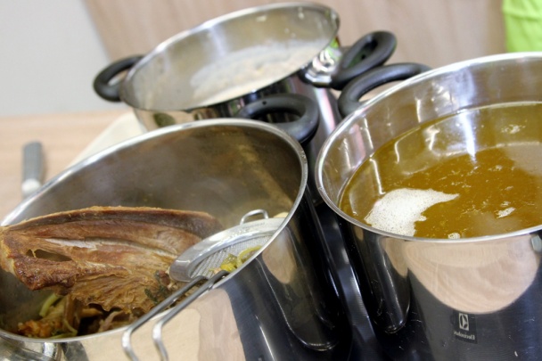 Kačacie consommé so zeleninou a pečeňovými haluškami (fotorecept) - obrázok 3