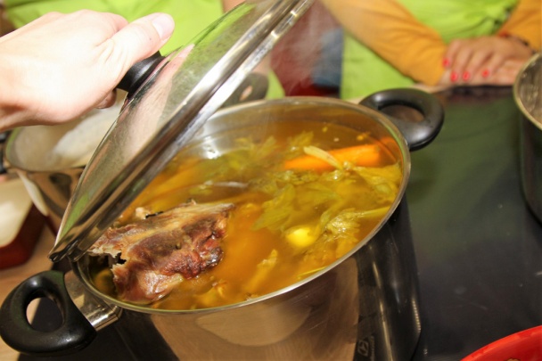 Kačacie consommé so zeleninou a pečeňovými haluškami (fotorecept) - obrázok 2