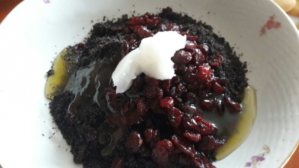 Makovo-kakaové guľôčky s brusnicami a pomarančovou šťavou (fotorecept) - obrázok 1