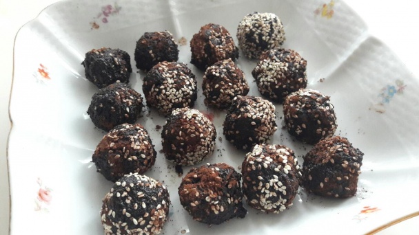 Makovo-kakaové guľôčky s brusnicami a pomarančovou šťavou (fotorecept) - obrázok 3