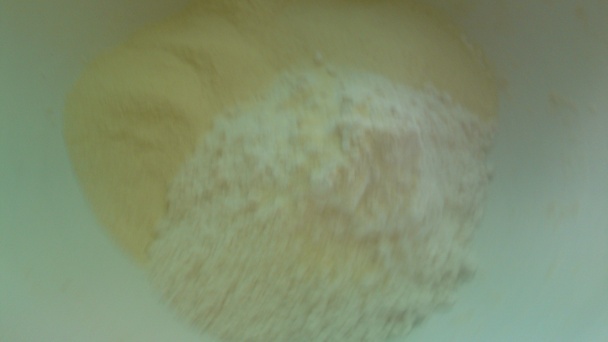 Pečivo zo špaldy a semoliny - žemle a tyčky (fotorecept) - obrázok 3