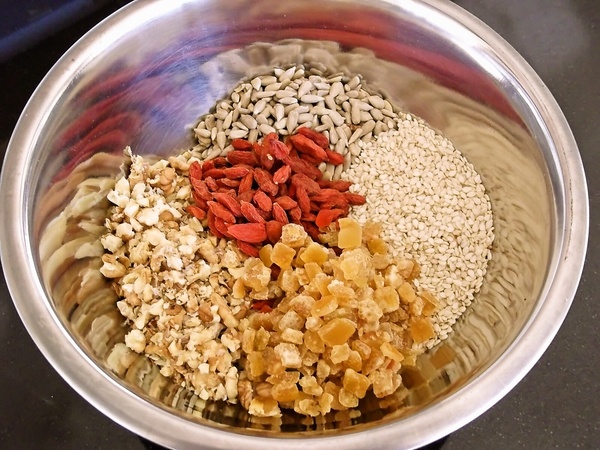 Osie hniezda ale naozaj úplne inak - s orechami, medom, goji, semienkami atď (fotorecept) - obrázok 1