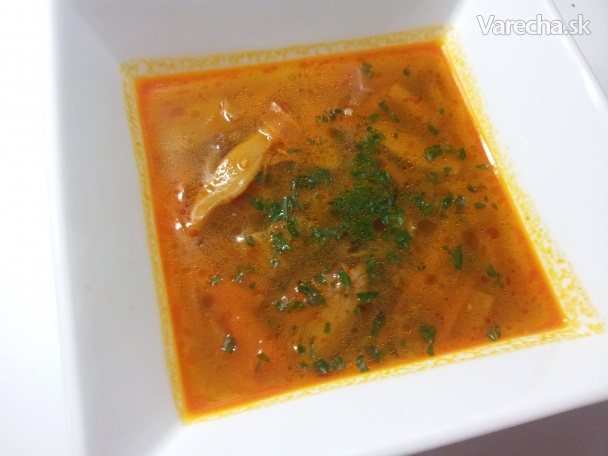 Jemná polievka z hlivy s paprikou