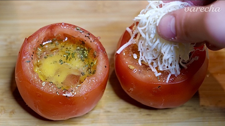 Pečené paradajky plnené vajíčkom a syrom (videorecept)