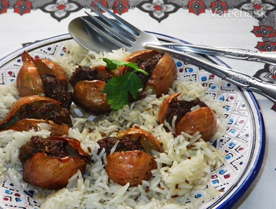 Soğan Kebabı - cibule plněná mletým masem (fotorecept)