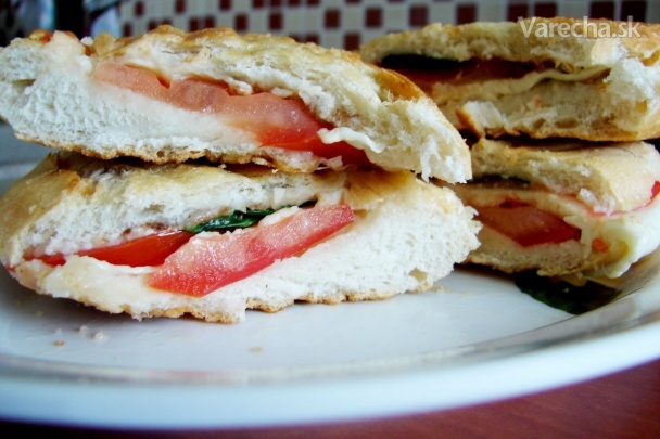 Panini s mozzarellou a bazalkou