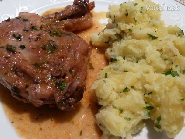 Kurča a la bažant a šťuchané zemiaky s pečeným cesnakom (fotorecept)
