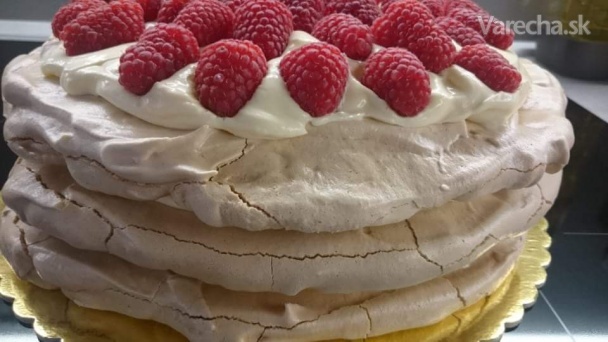 Pavlovovej torta s mascarpone a malinami (fotorecept)