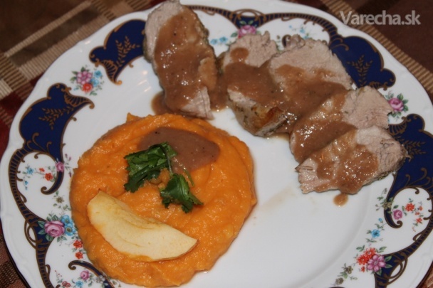 Bravčové pečené mäso s omáčkou z červenej cibule