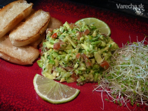Guacamole inšpirovaný šalát z avokáda