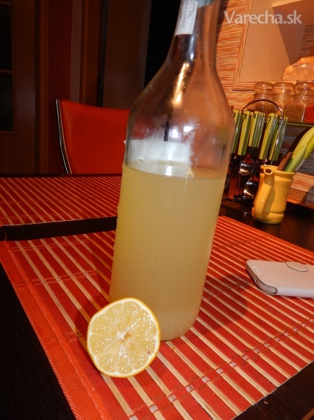 Domáci citrónový sirup