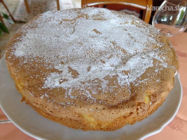 Piškótový koláč s pomarančovou príchuťou na spôsob portugalského Pão de ló