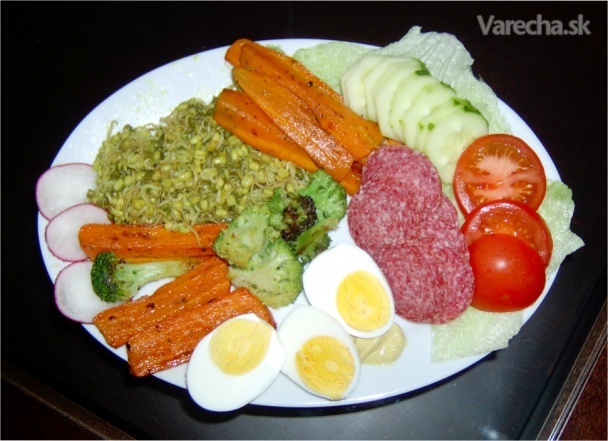 Zeleninový tanier  so salámou Mňam, mňam
