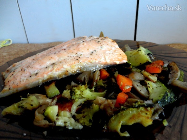 Jednoduchý losos s pečenou zeleninkou (fotorecept)