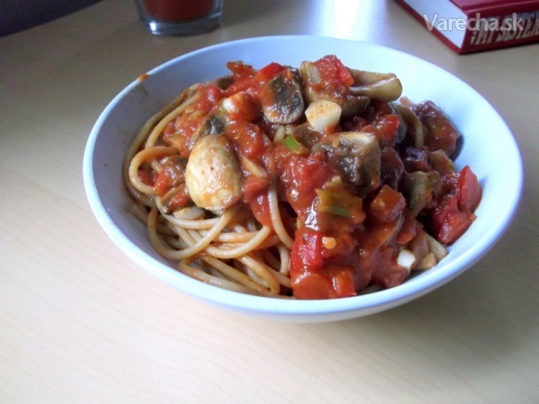 Celozrnné špagety s paradajkovou omáčkou s hubami