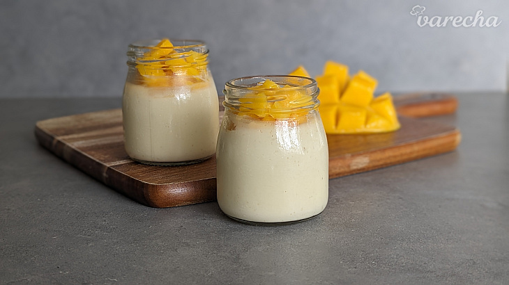 Jogurtová panna cotta s mangom a limetkou (fotorecept)