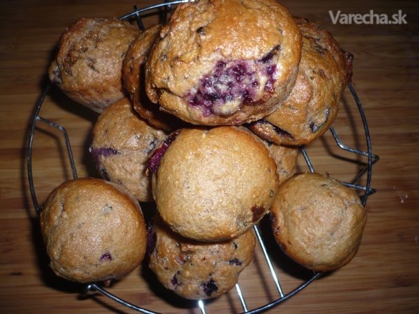 Muffiny s čučoriedkami, černicami  a kandizovaným zázvorom (fotorecept)