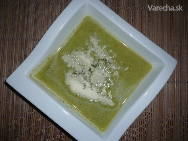Brokolicová polievka s tymianom (fotorecept)