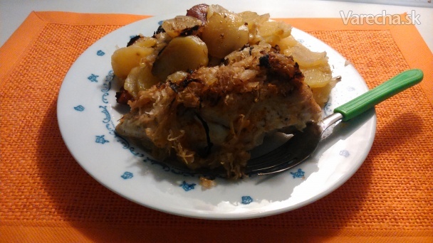 Recept - Pečené kura so zemiakmi a kyslou kapustou