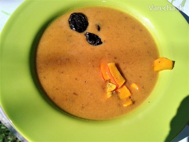 Tekvicová polievka so sušenými slivkami (fotorecept)