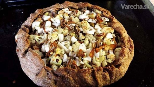 Celozrnný pizza-koláč s karfiolom a patizónom