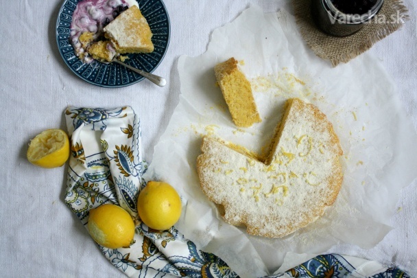 Recept - Šťavnatý citrónový koláčik s polentou