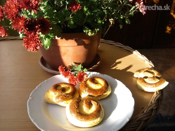 Medovníkové slimáky so zemiakovým kysnutým cestom (fotorecept)
